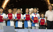 龙翔万里 共绘未来